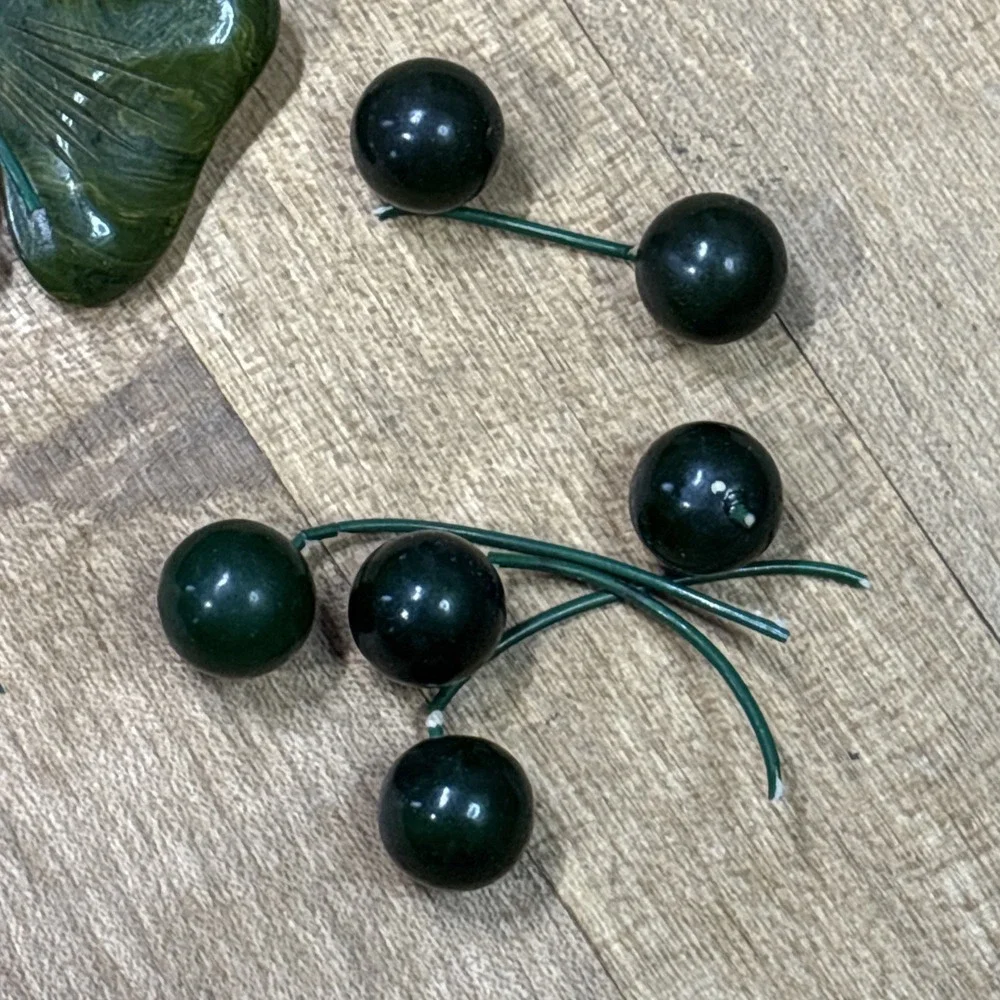 1930s Art Deco Spinach Green Bakelite Fruit Salad Berry Dangle Brooch AS IS